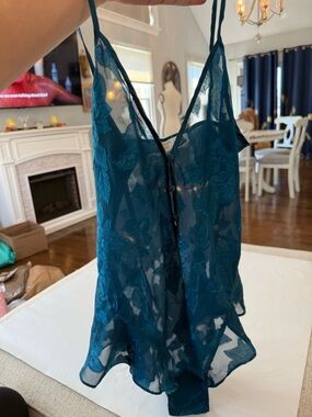 Victoria's Secret Gold Label Blue  Floral Lace Sheer Chemise Size Small
